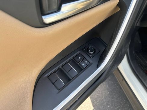 Used 2020 Toyota RAV4 Limited FWD image 11