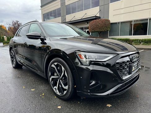 Used 2024 Audi Q8 e-tron Premium Plus w/ Premium Plus Package image 2