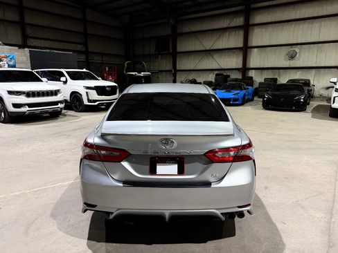 Used 2018 Toyota Camry SE FWD image 6