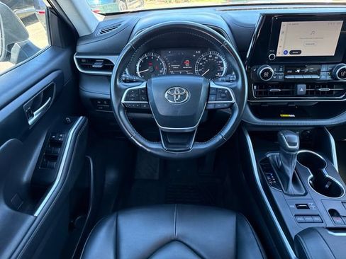 Used 2023 Toyota Highlander XLE AWD/4WD image 31