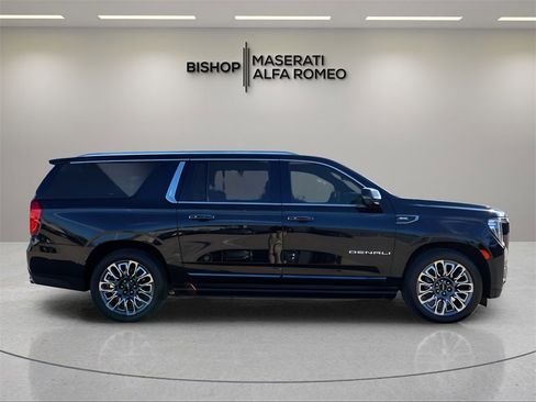 Used 2023 GMC Yukon XL Denali Ultimate image 8
