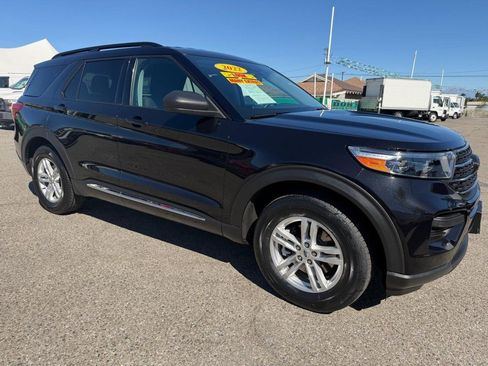 Used 2022 Ford Explorer XLT image 3