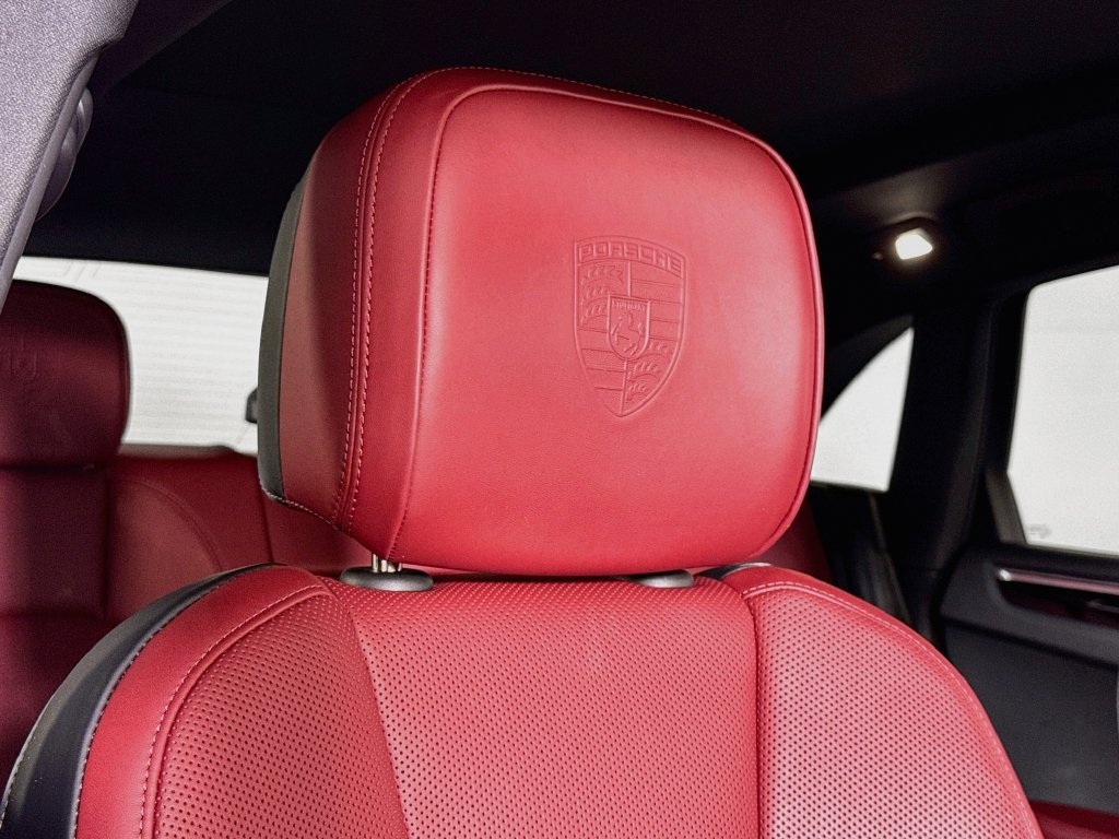 Certified 2025 Porsche Macan AWD/4WD image 25