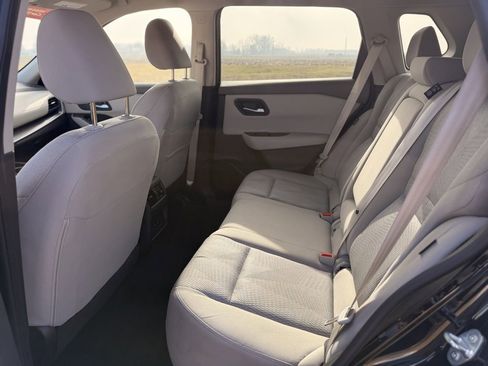 Certified 2025 Nissan Rogue SV image 11