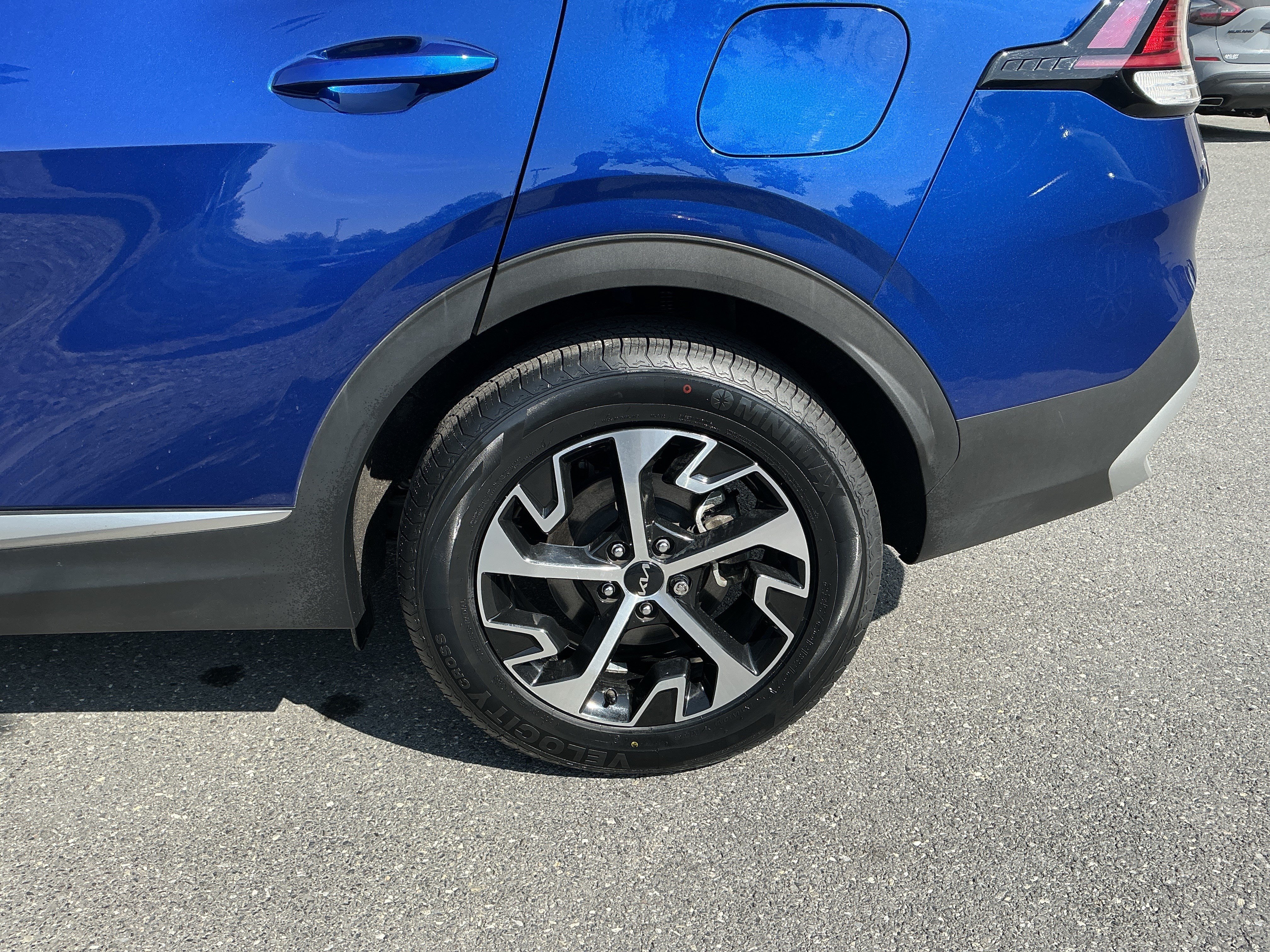 Certified 2025 Kia Sportage EX w/ Premium Package AWD/4WD image 9