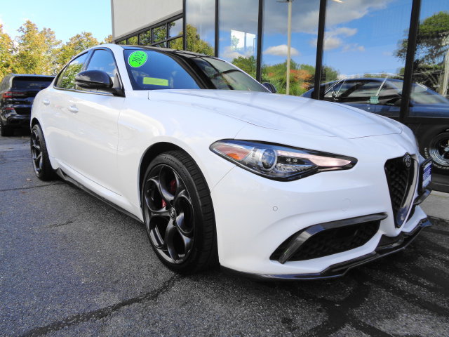Used 2022 Alfa Romeo Giulia Ti AWD/4WD image 3