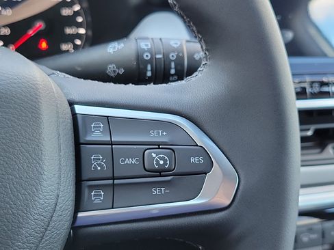 Used 2025 Jeep Compass Limited image 12