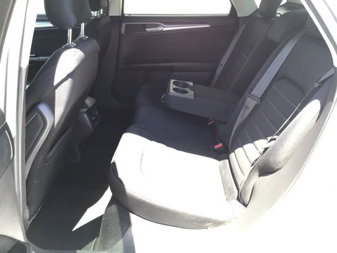Used 2015 Ford Fusion SE FWD image 9