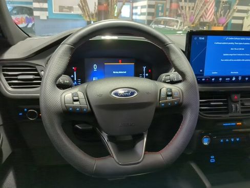 Used 2023 Ford Escape ST-Line w/ Tech Pack #1 AWD/4WD image 2