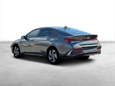 New 2025 Hyundai Elantra SEL image 5