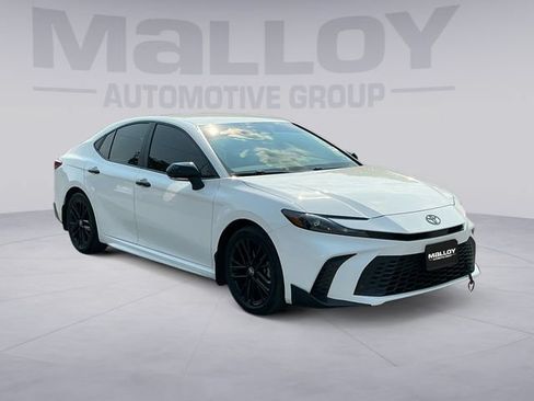 Used 2025 Toyota Camry SE w/ Convenience Package FWD image 7