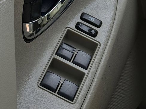 Used 2010 Toyota Camry image 17