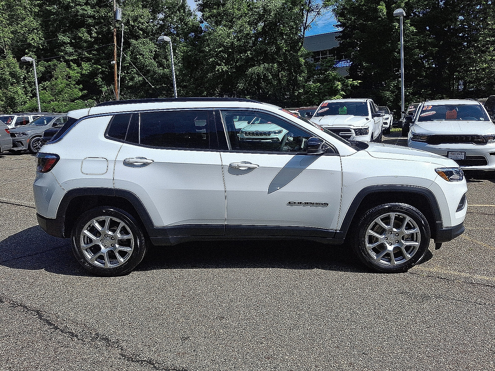 Certified 2023 Jeep Compass Latitude AWD/4WD image 8