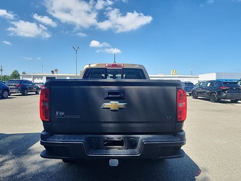 Used 2016 Chevrolet Colorado LT w/ LT Convenience Package RWD image 4