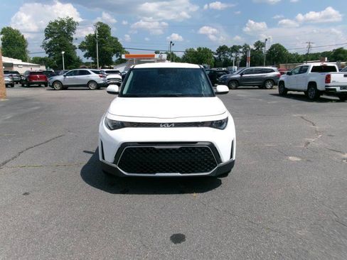 Used 2025 Kia Soul LX w/ LX Technology Package FWD image 3