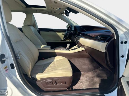 Used 2016 Lexus ES 350 w/ Luxury Package w/Wood Trim image 7