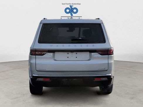 Used 2022 Jeep Wagoneer Series III w/ Premium Group I image 5