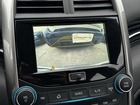 Used 2015 Chevrolet Malibu LT w/ Power Convenience Package image 4