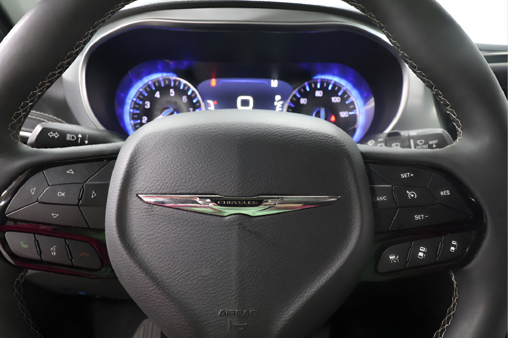 Used 2026 Chrysler Pacifica Limited w/ S Appearance Package FWD image 13