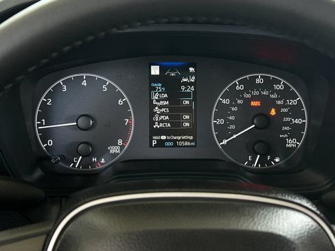 Used 2025 Toyota Corolla Cross LE FWD image 22