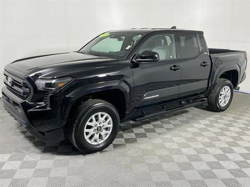 Certified 2025 Toyota Tacoma SR5 image 3