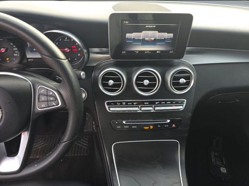 Used 2018 Mercedes-Benz GLC 300 w/ Premium Package image 27