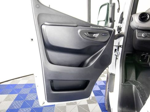 Used 2025 Mercedes-Benz Sprinter 2500 image 12