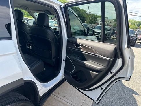 Certified 2023 Jeep Grand Cherokee Limited AWD/4WD image 15