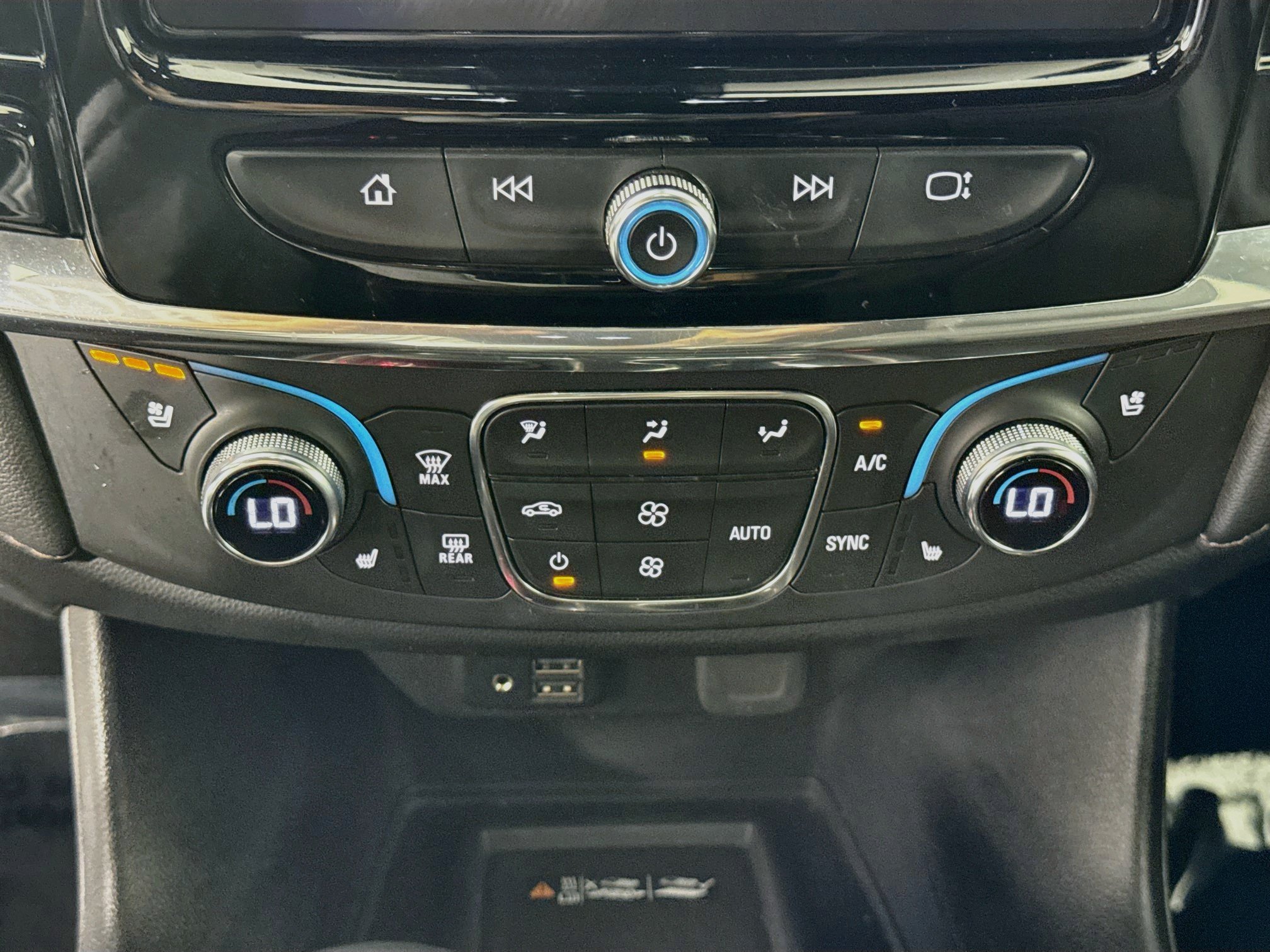 Used 2023 Chevrolet Traverse High Country FWD image 18