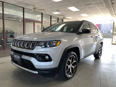 Certified 2024 Jeep Compass Limited AWD/4WD image 3