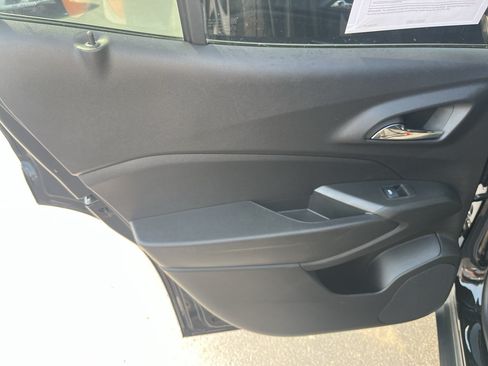 Used 2025 Chevrolet Trax RS FWD image 33