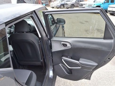 Used 2023 Kia Soul LX w/ LX Technology Package image 32