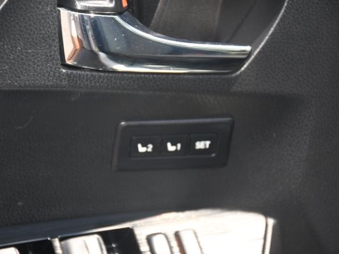 Used 2018 Toyota RAV4 Limited FWD image 11