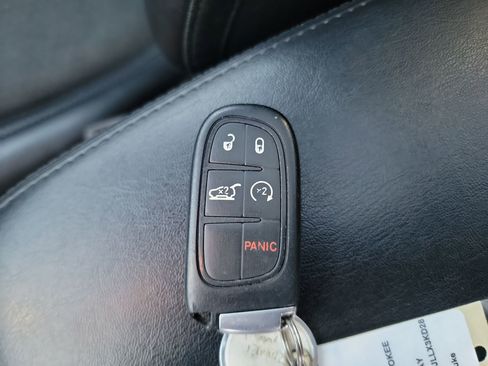 Used 2019 Jeep Cherokee Latitude Plus image 24