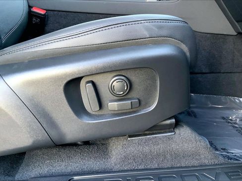 Used 2024 Land Rover Discovery Sport S image 36