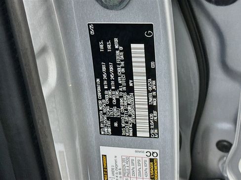 Used 2025 Toyota 4Runner SR5 AWD/4WD image 12