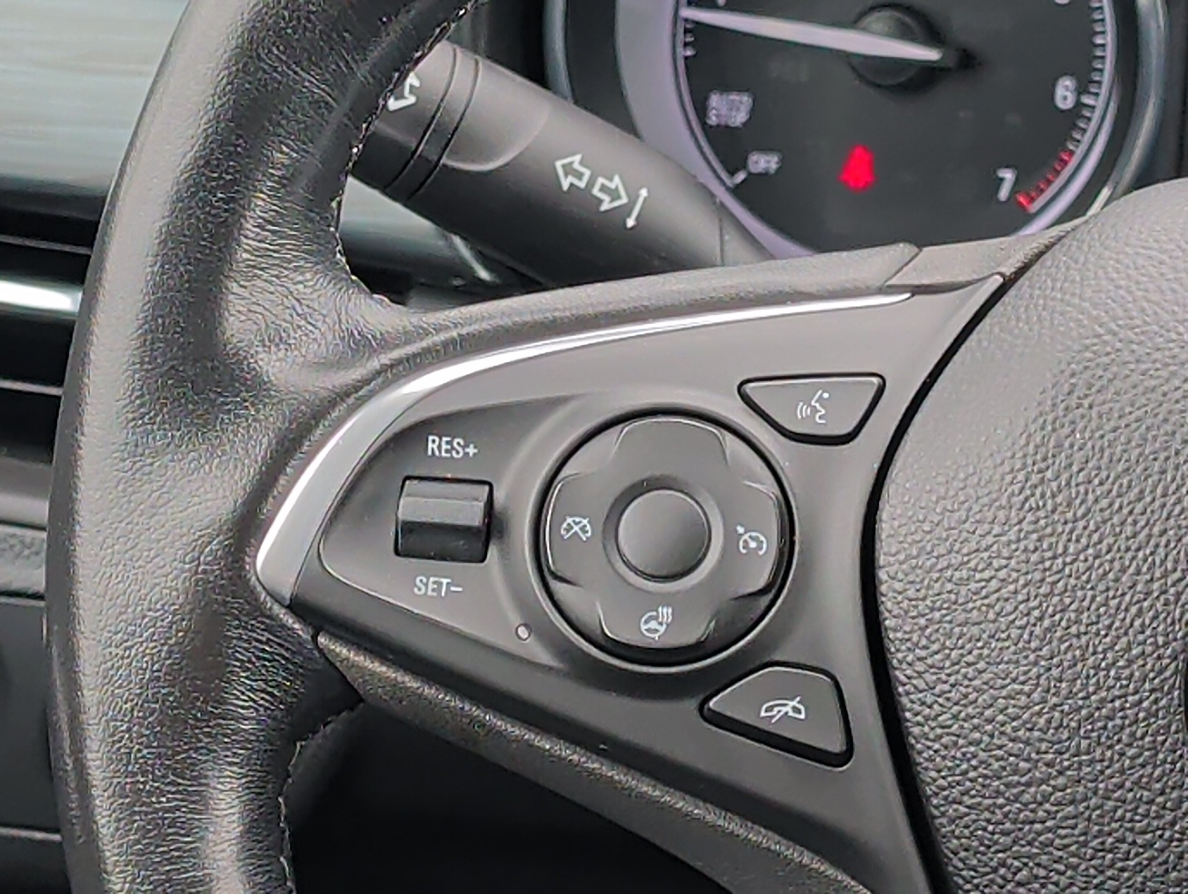 Used 2019 Buick Envision Essence FWD image 27