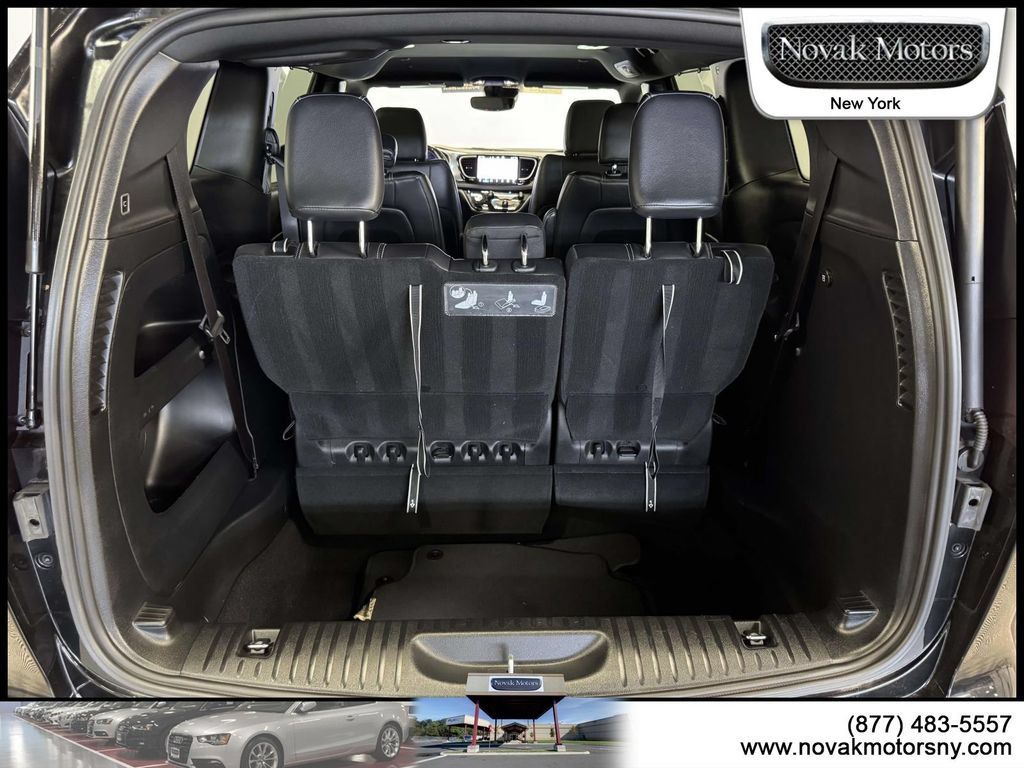Used 2021 Chrysler Pacifica Touring-L w/ S Appearance Package AWD/4WD image 12