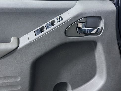 Used 2019 Nissan Frontier SV image 15