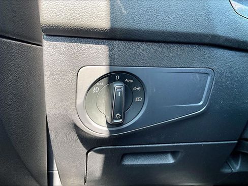 Used 2021 Volkswagen Tiguan SEL FWD image 35