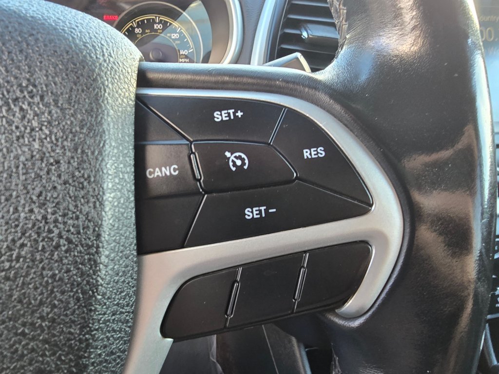 Used 2018 Jeep Cherokee Latitude Plus AWD/4WD image 6