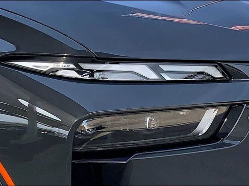 Used 2024 BMW X7 xDrive40i w/ M Sport Package image 27