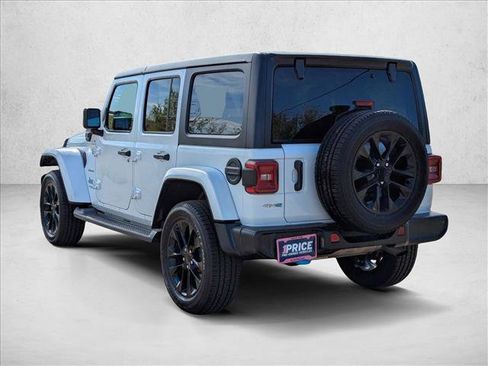 Used 2022 Jeep Wrangler Unlimited Sahara w/ Cold Weather Group AWD/4WD image 8