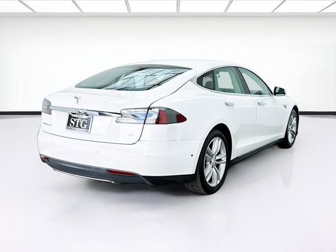 Used 2015 Tesla Model S 70D image 4