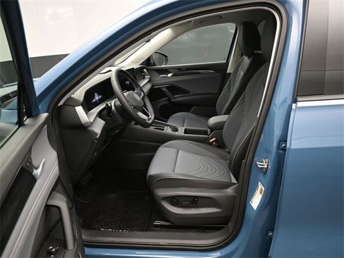 New 2026 Volkswagen Tiguan SE image 9