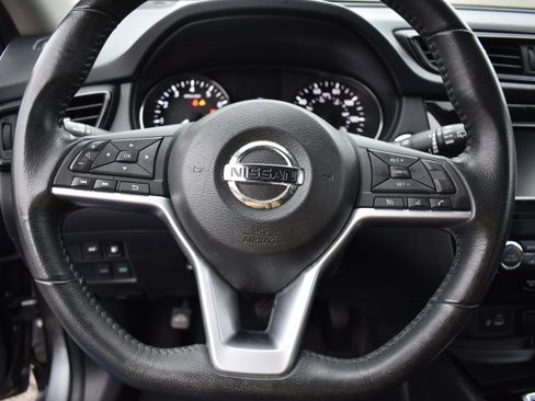 Used 2018 Nissan Rogue SV image 13