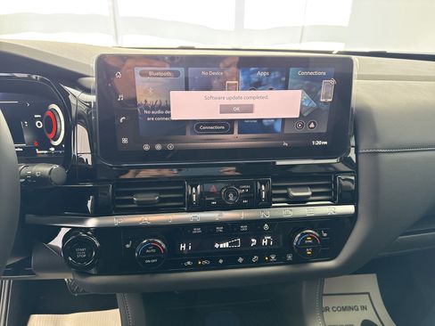 New 2026 Nissan Pathfinder SL image 11