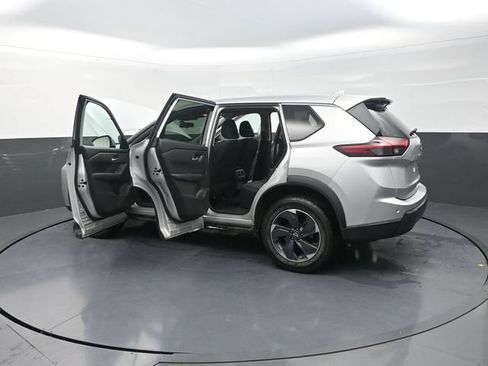 Used 2024 Nissan Rogue SV FWD image 43