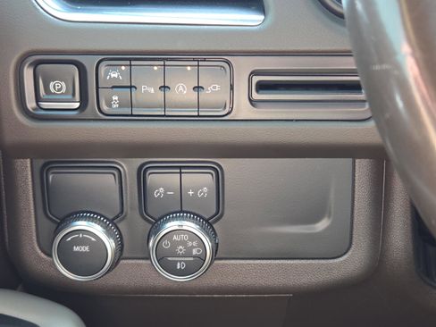 Used 2022 GMC Yukon SLE image 27