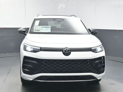 New 2026 Volkswagen Tiguan SE R-Line image 3
